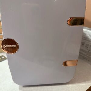 Flawless Mini Fridge in White and Rose Gold
